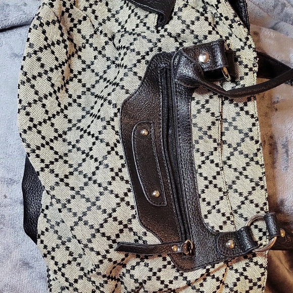 Alfred Dunner Black and Cream Handbag - Picture 1 of 4